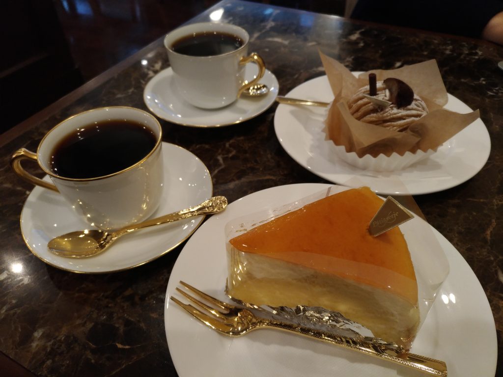 珈琲貴族のケーキとコーヒー