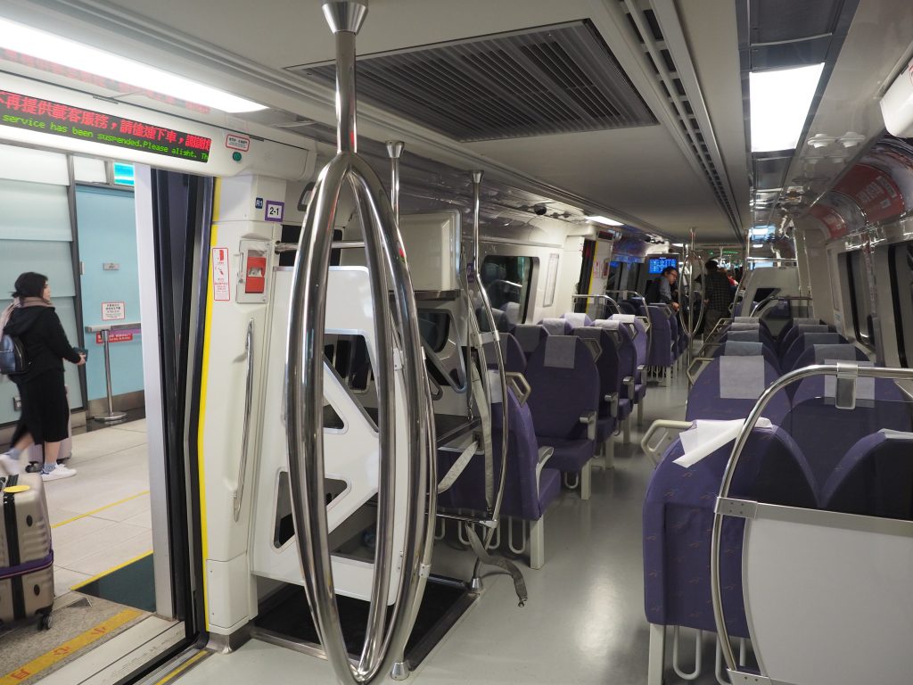 直達車の車内