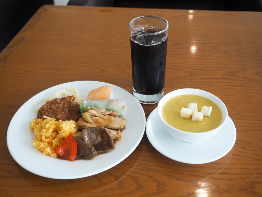 ホットミールとベトナムコーヒー