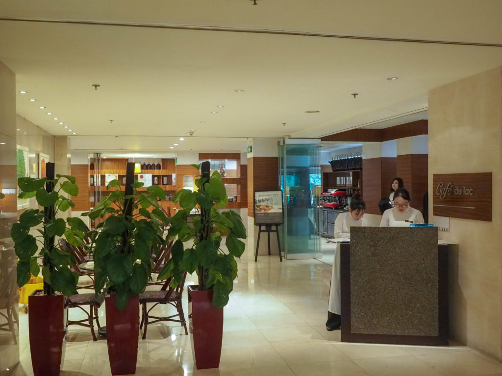 朝食会場Cafe Du Lac