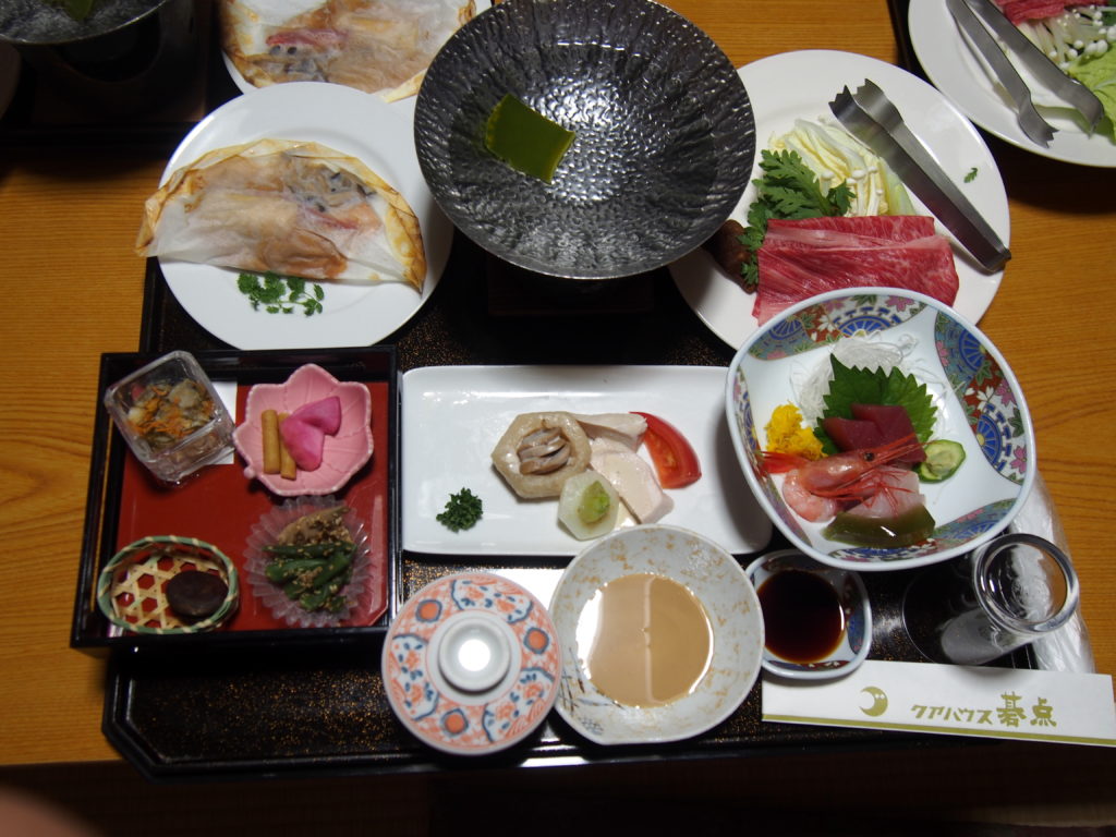 地元産の料理が並びます