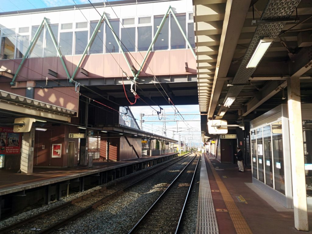 今度こそ足湯を楽しみにホームで待ちます
