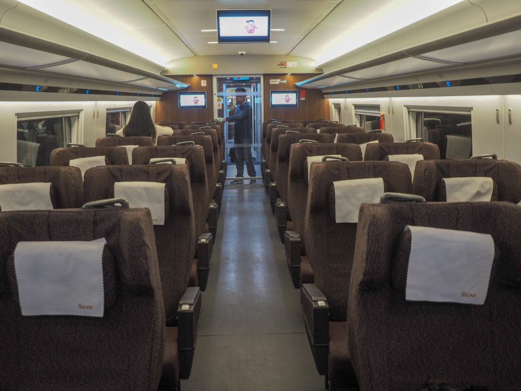 一等車の車内