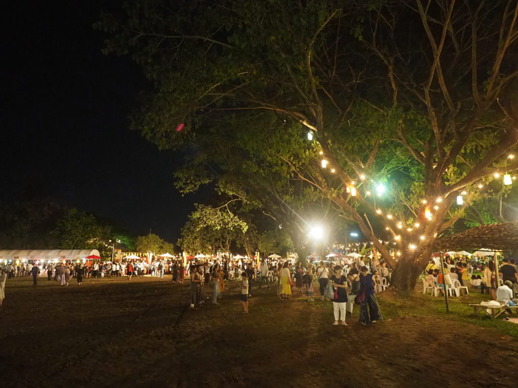 コムローイ会場