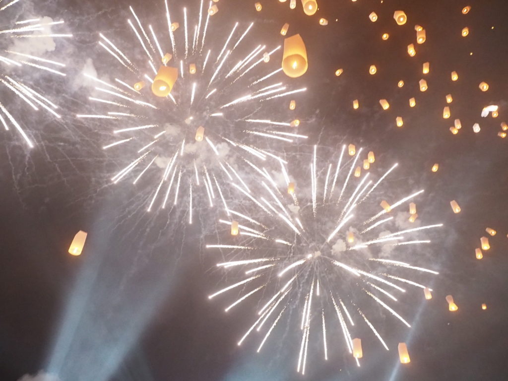 花火とランタン