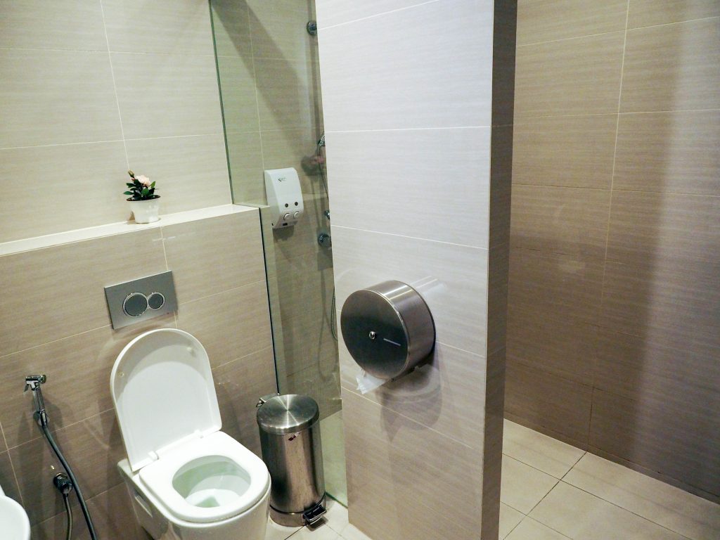 トイレとシャワー