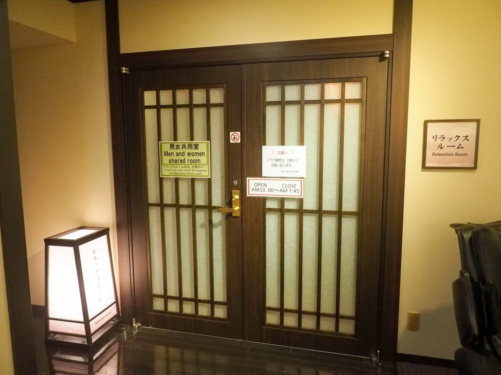 仮眠室入り口