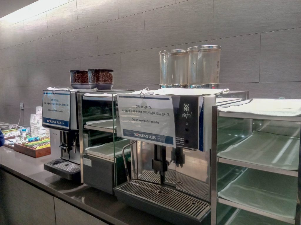 大韓航空ラウンジのコーヒーマシーン