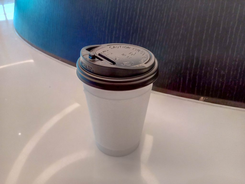 ラウンジのカフェラテ