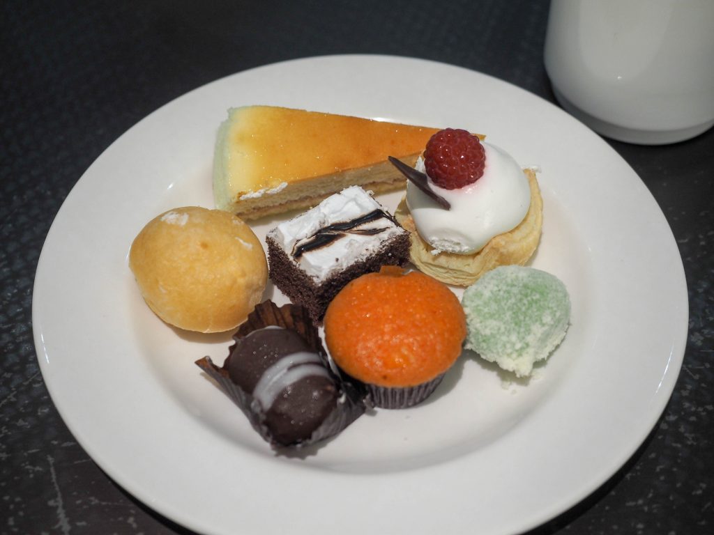 ケーキ盛り合わせ例