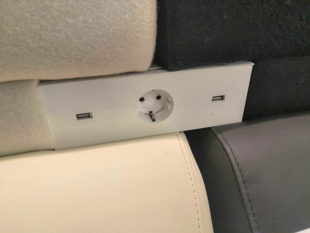 電源はヨーロッパ型